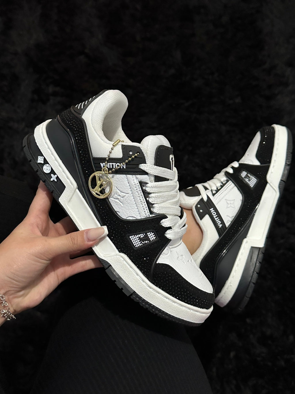 Lv trainer preto/branco com brilho